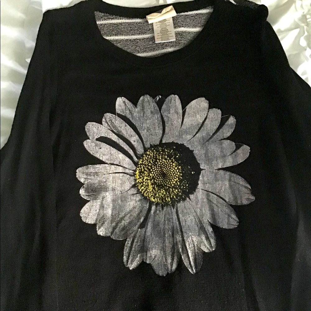 Junior’s Black Daisy Sweater